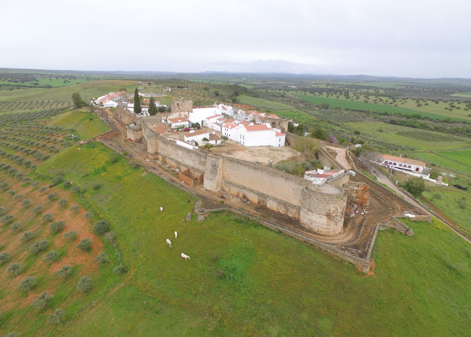 Recuperação da Praça de Armas do Castelo de Ouguela e Sua Envolvente